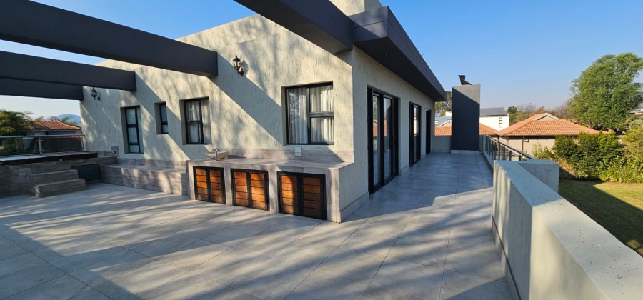 5 Bedroom Property for Sale in The Islands Estates North West